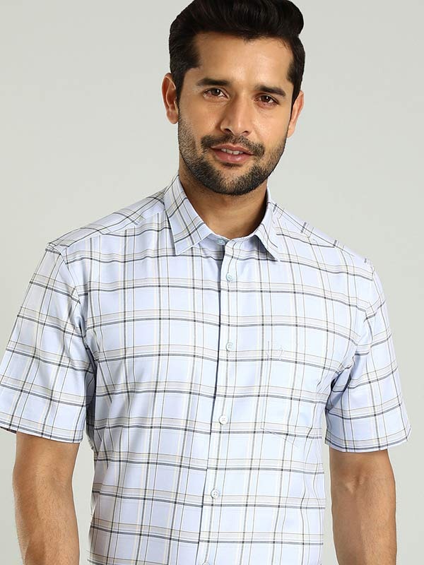 Indian Terrain Men's Regular Fit Half Sleeve Checkered Blue Shirt